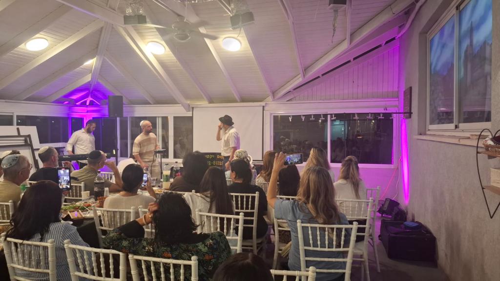 מה קרה כשעומר אדם פגש רב חב"דניק? צפו