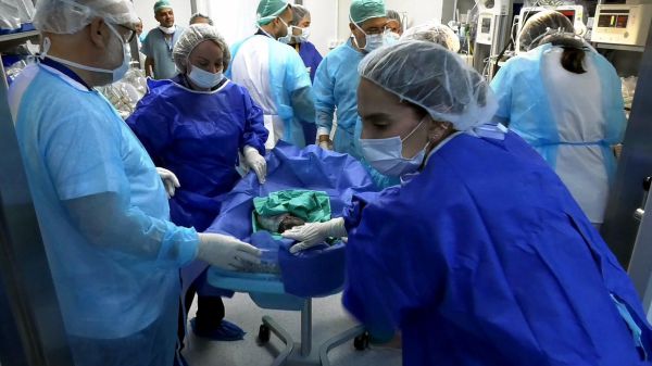 אירוע רפואי נדיר בזיו: שתי שלישיות נולדו בהפרש של חמש שעות