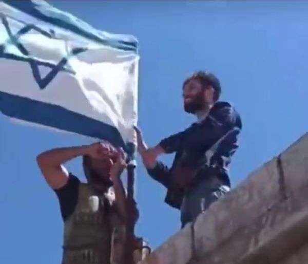 בדרך לסיפוח? הדרוזים בסווידא מניפים דגלי ישראל מהגגות