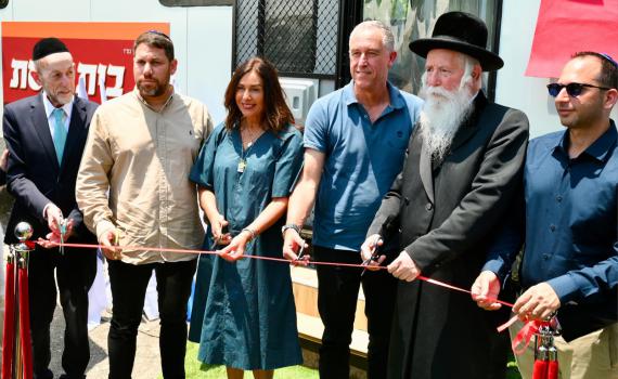 תפילת הדרך: זה הכביש המרכזי בו נחנך בית כנסת