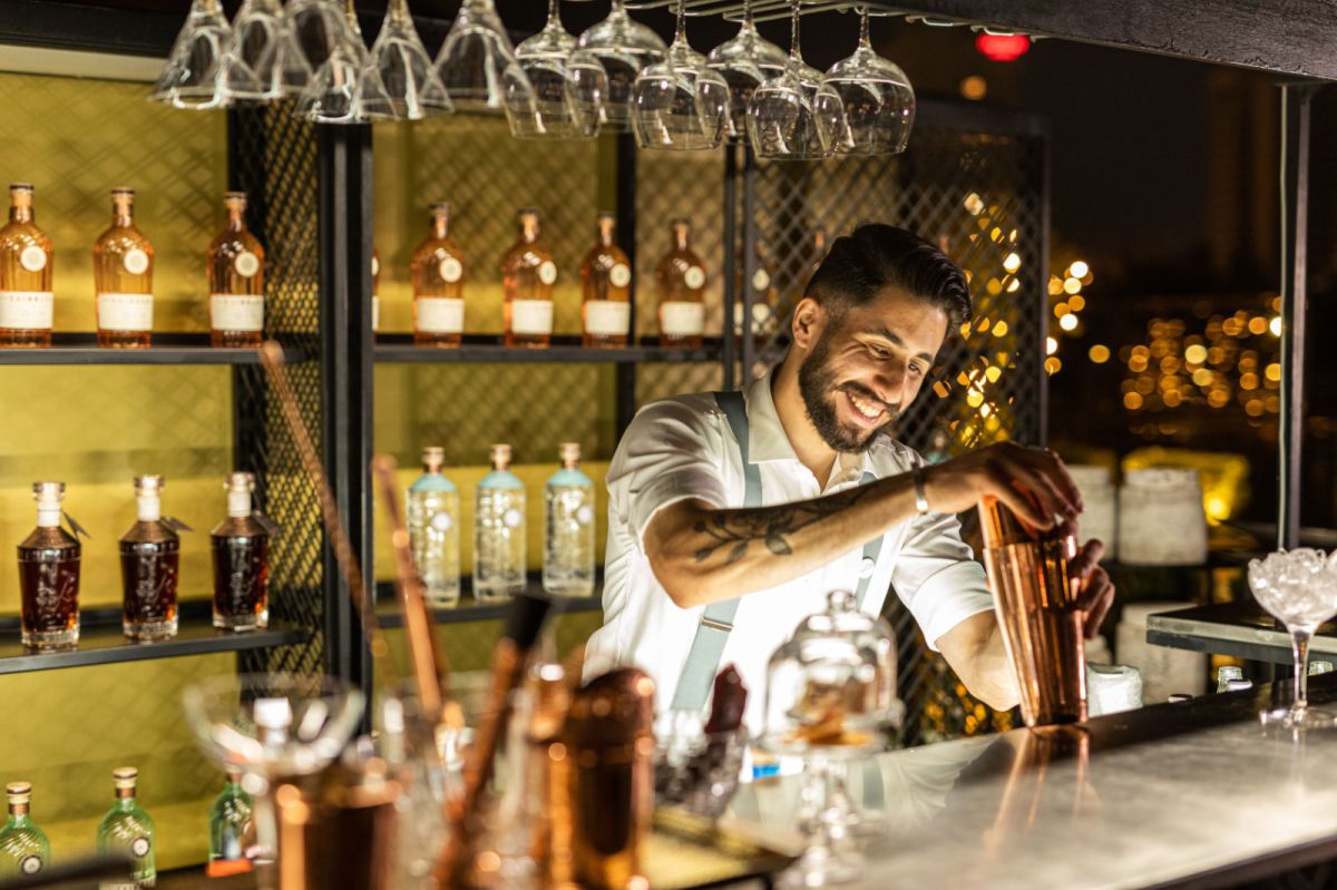 בר הקיץ בוולדורף אסטוריה: כשאוכל, אלכוהול ונוף מטריף נפגשים