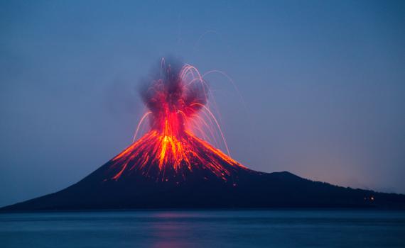 התפרצות אדירה באינדונזיה: הר געש התפרץ לגובה 18 ק"מ