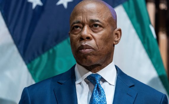 דרמה בניו יורק: המהלך של ראש העיר נגד המועמד המוסלמי