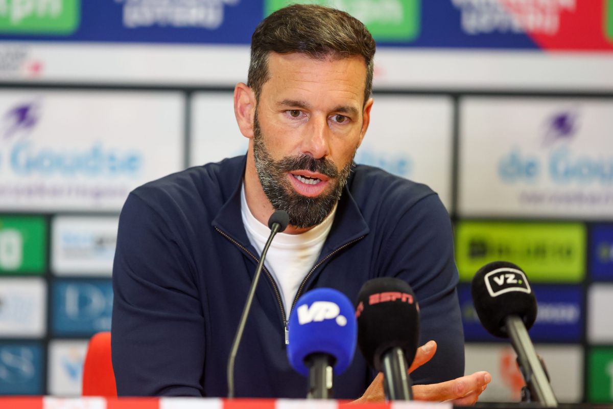 מהתעמלות אומנתית לפסגת הכדורגל | ואן ניסטלרוי חוגג 49