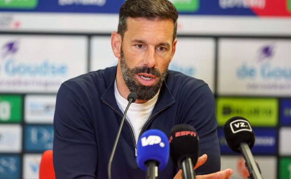 מהתעמלות אומנתית לפסגת הכדורגל | ואן ניסטלרוי חוגג 49