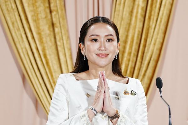 בגלל שיחת טלפון: ראש ממשלת תאילנד הושעתה