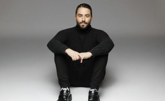 רגע לפני אלול: הזמר הסרוג בשיר חדש