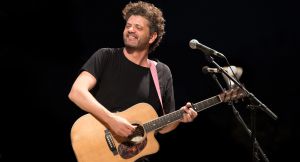 יום הולדת שמח: עשרה דברים שלא ידעתם על הזמר האגדי אמיר דדון