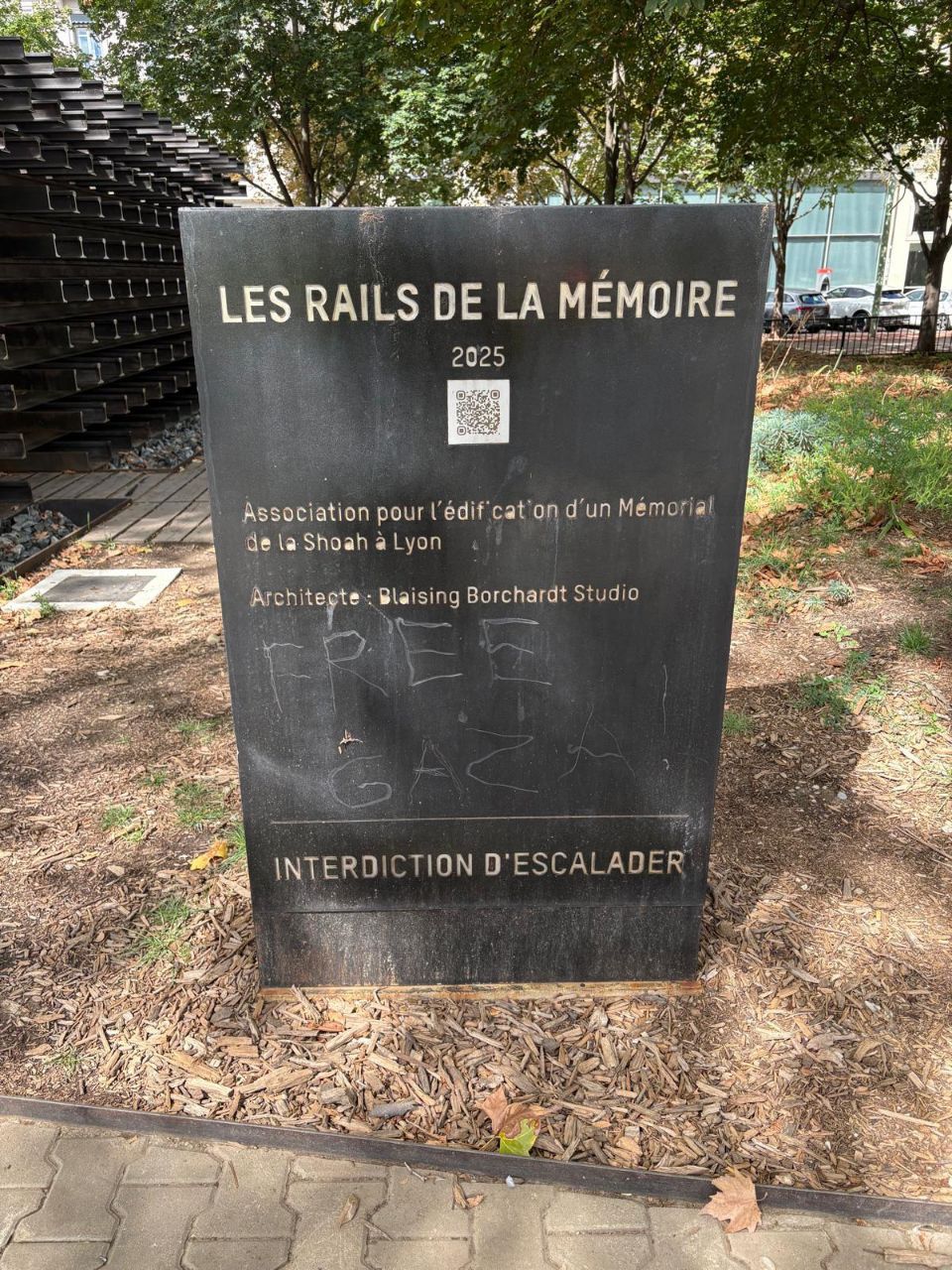 אנטישמיות בצרפת: אנדרטה לזכר השואה הושחתה בליון