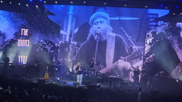 צפו: הקהל מריע למאורסת הטרייה רחל גולדברג