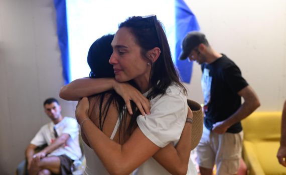 מהוליווד למטה החטופים: גל גדות הגיעה לביקור הזדהות