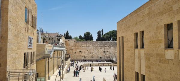 ירושלים של בין הזמנים: מסע קסום בין היסטוריה, תרבות וטעמים