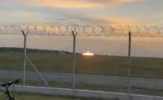 דרמה בפולין: מטוס F-16 התרסק באימונים, הטייס נהרג | תיעוד