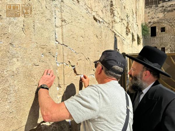 וויטקוף בכותל: "מתפלל עבור החטופים ולסיומה של המלחמה"