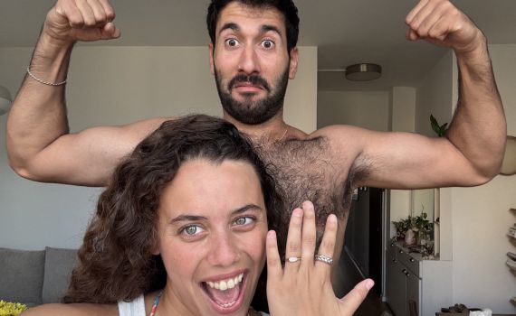 חברתו של רועי צ'אפל ז"ל התארסה: "מנצחת הכל"