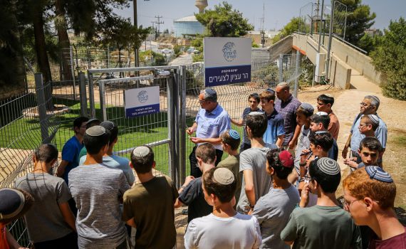 האם הציבור הסרוג הולך לאור משנת הרב קוק?