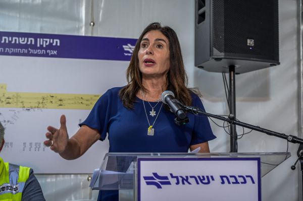 מירי רגב: "אם לא יחסמו כבישים – האוטבוסים יגיעו בזמן"