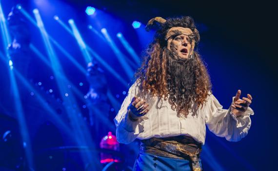 "היפה והחיה": מחזמר מרהיב אך עם פער אחד שקשה להתעלם ממנו