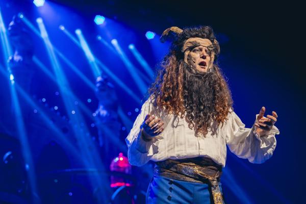 "היפה והחיה": מחזמר מרהיב אך עם פער אחד שקשה להתעלם ממנו