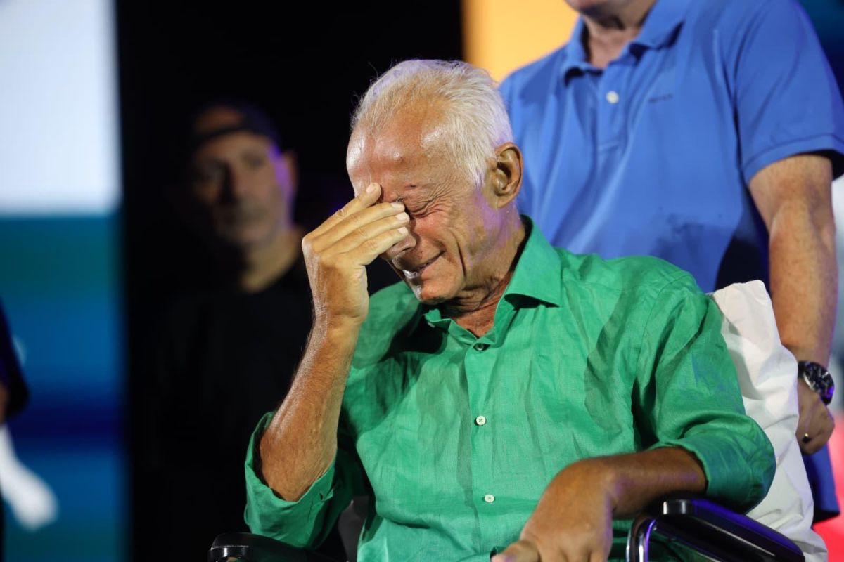 הצדעה מרגשת למתי כספי: המוזיקה, הדמעות והתרומה לחטופים