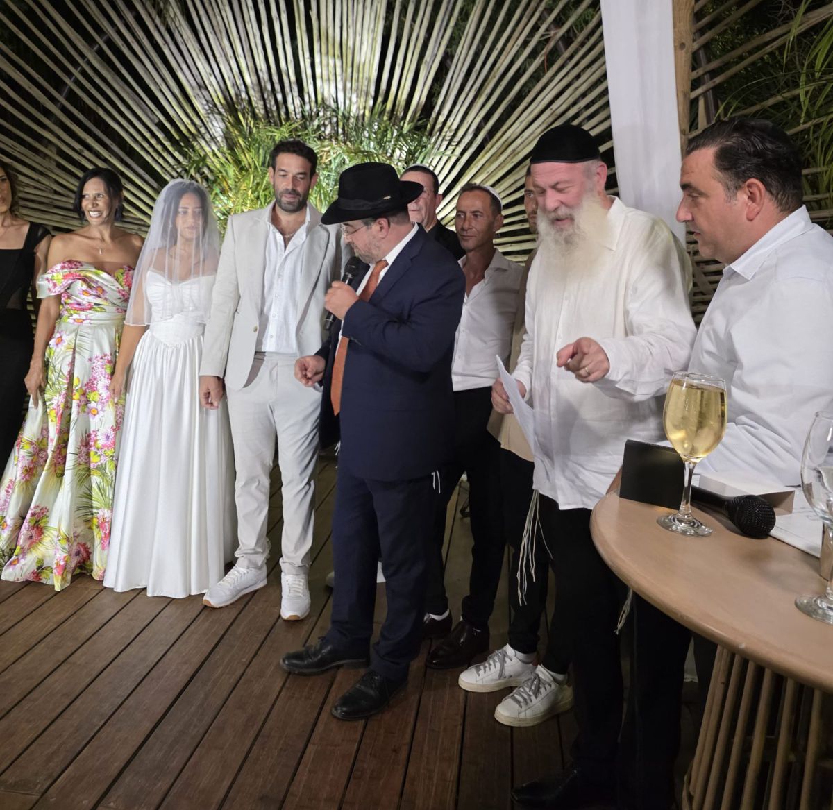 מתחת לאף שלכם: החופה הסודית של רביד פלוטניק ומאי גריאני