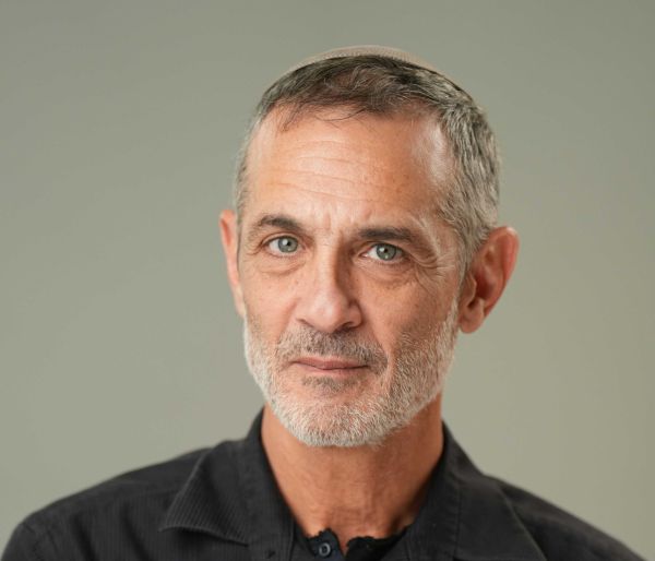 מהתיאטרון למוזיקה: השחקן נתי רביץ בשיר חדש