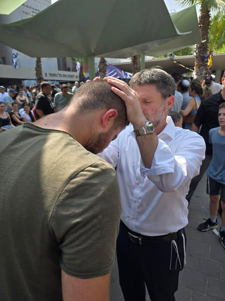 בליווי הוריהם: הבנים של השרים הסרוגים התגייסו לגבעתי