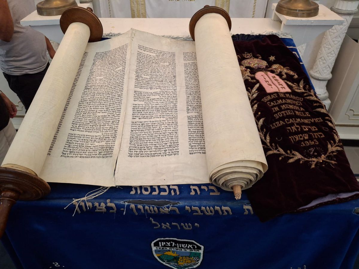 ספרי התורה שהוחבאו בשואה נמצאו אחרי 80 שנה