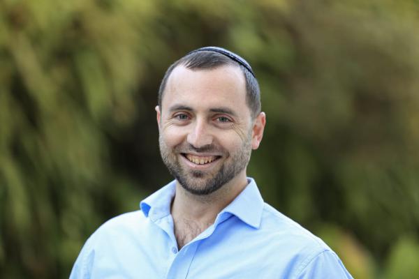 איש התקשורת הסרוג חושף: סובל מפוסט טראומה; לוקח הפסקה