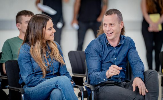 איך זה להיות זוג מעורב? עמית סגל משיב על השאלה המסקרנת | צפו