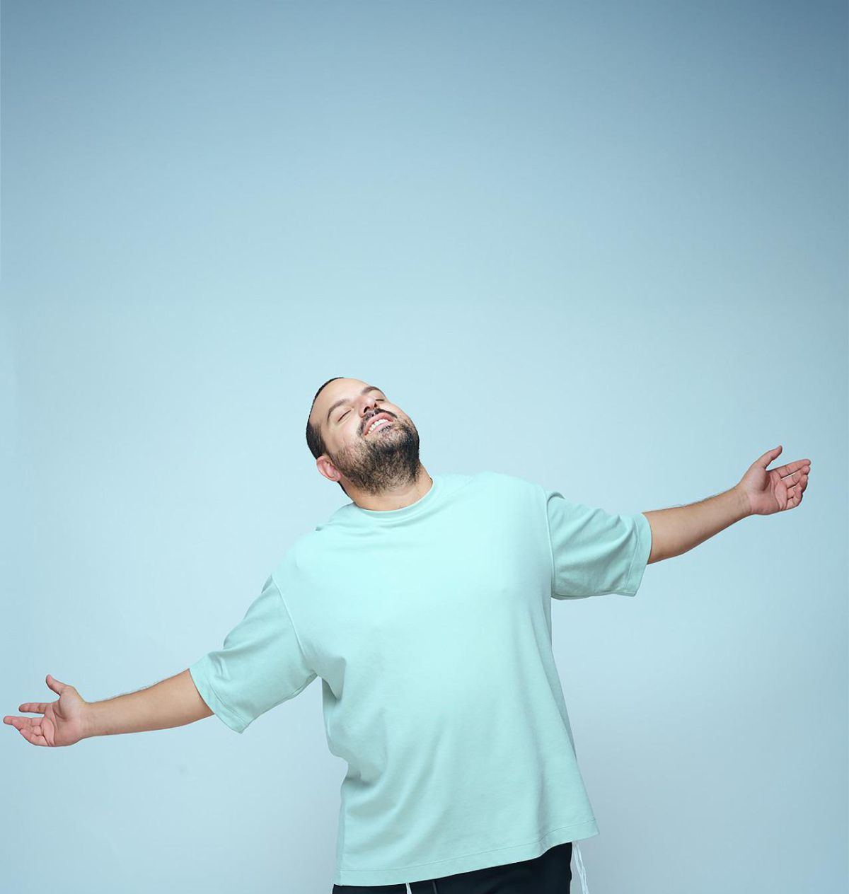 "אבא תודה": עקיבא מוציא שיר חדש שיצר עם בני משפחתו