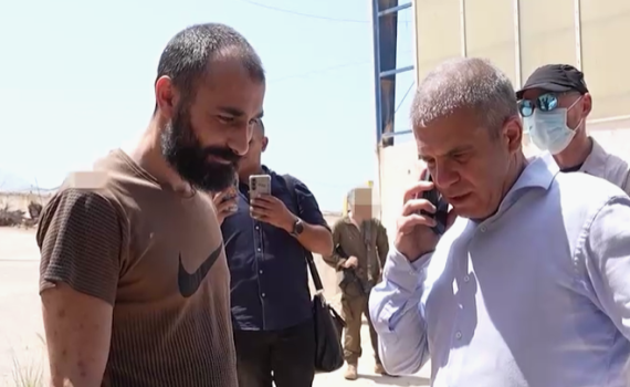 צפו: הישראלי שהיה כלוא בלבנון מעל שנה הגיע לארץ