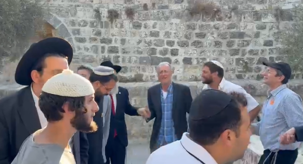 ביום חתונתו: הרב הסרוג עלה להר הבית ונעצר