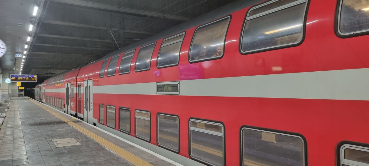 גבר נהרג מפגיעת רכבת בחולון | שיבושים בתנועת הרכבות