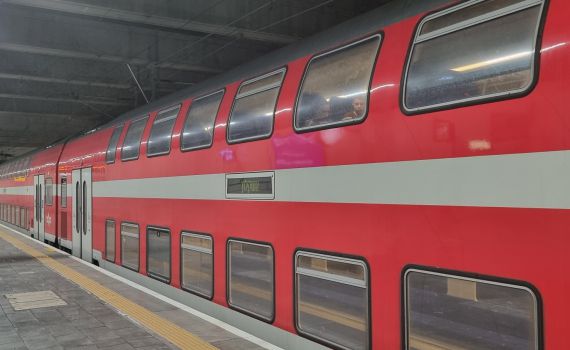 גבר נהרג מפגיעת רכבת בחולון | שיבושים בתנועת הרכבות