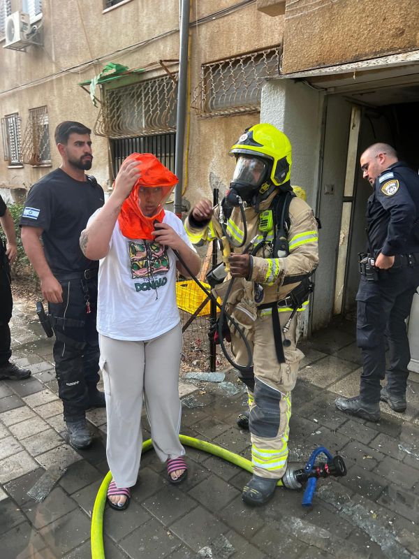 15 נפגעים באורח קל בשריפה בבניין מגורים בבאר שבע