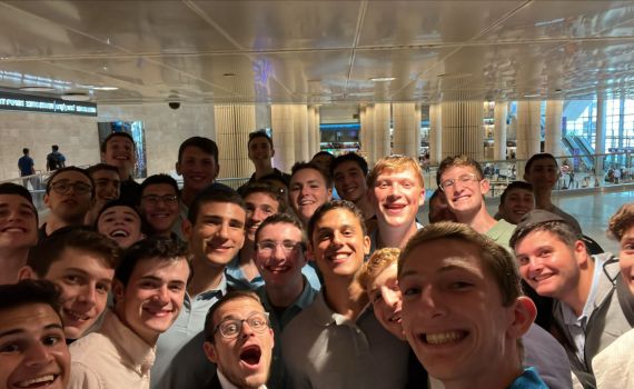 מלב התפוצות לחזית: רוח הניצחון של ישיבת הכותל