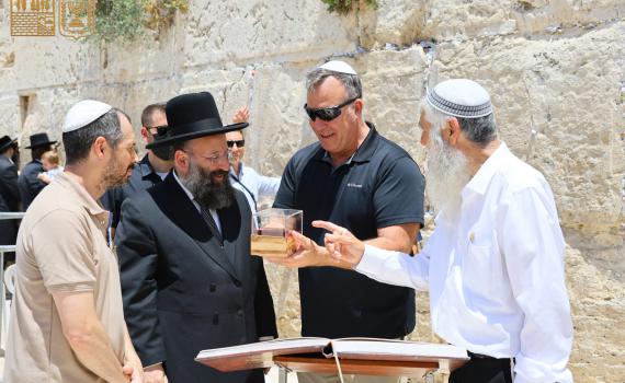 הגנרל האמריקאי הבכיר ביקר בכותל: "מי יתן ותמצא שלווה"