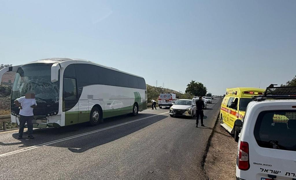 22 פצועים בתאונה בין שני כלי רכב ואוטובוסים