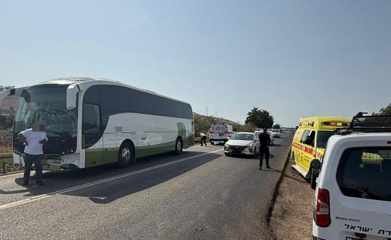22 פצועים בתאונה בין שני כלי רכב ואוטובוסים