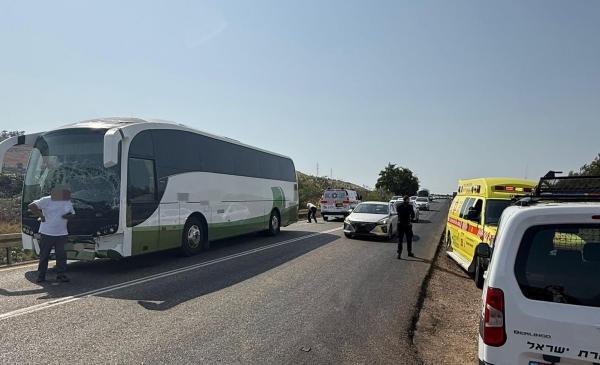 22 פצועים בתאונה בין שני כלי רכב ואוטובוסים