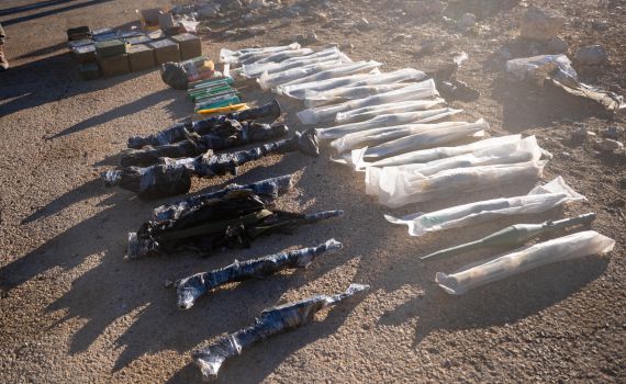 בשטח סוריה: צה"ל עצר חשודים והחרים מאות אמצעי לחימה