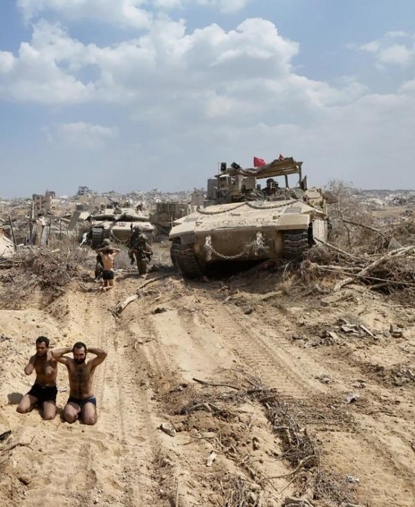 מחבלים בחמאס נכנעים לגבעתי : צפו בתיעוד מבית חאנון