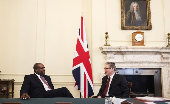 שיא הצביעות: בריטניה בתגובה ראשונה לסרטוני החטופים