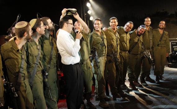 מרגש: הזמר והחזן הצבאי בביצוע מרגש ל"מי שבירך". צפו