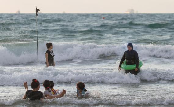 אחרי 24 שעות: הוסר איסור הכניסה לחוף הנפרד בקריות