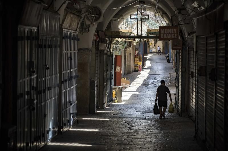 סערה בעיר העתיקה: מנהרה סודית נחשפה בתוך חנות מוכרת בירושלים