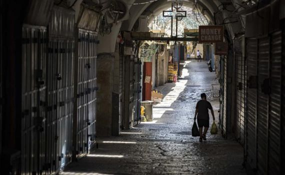 סערה בעיר העתיקה: מנהרה סודית נחשפה בתוך חנות מוכרת בירושלים