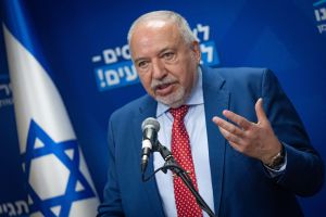 ליברמן מטיף לקואליציה: "זה דבר חמור ביותר"