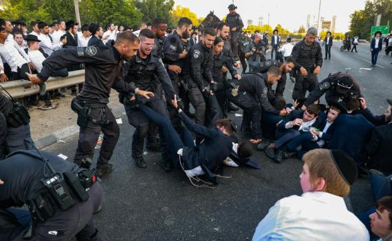 חרדים חוסמים בהפתעה את הכבישים המרכזיים בישראל